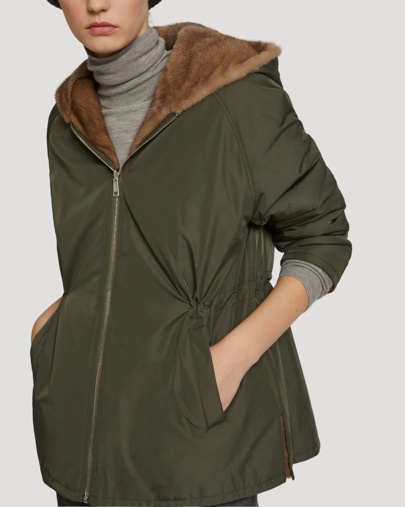 Parka à capuche en tissu technique réversible et fourrure de vison - Image 4