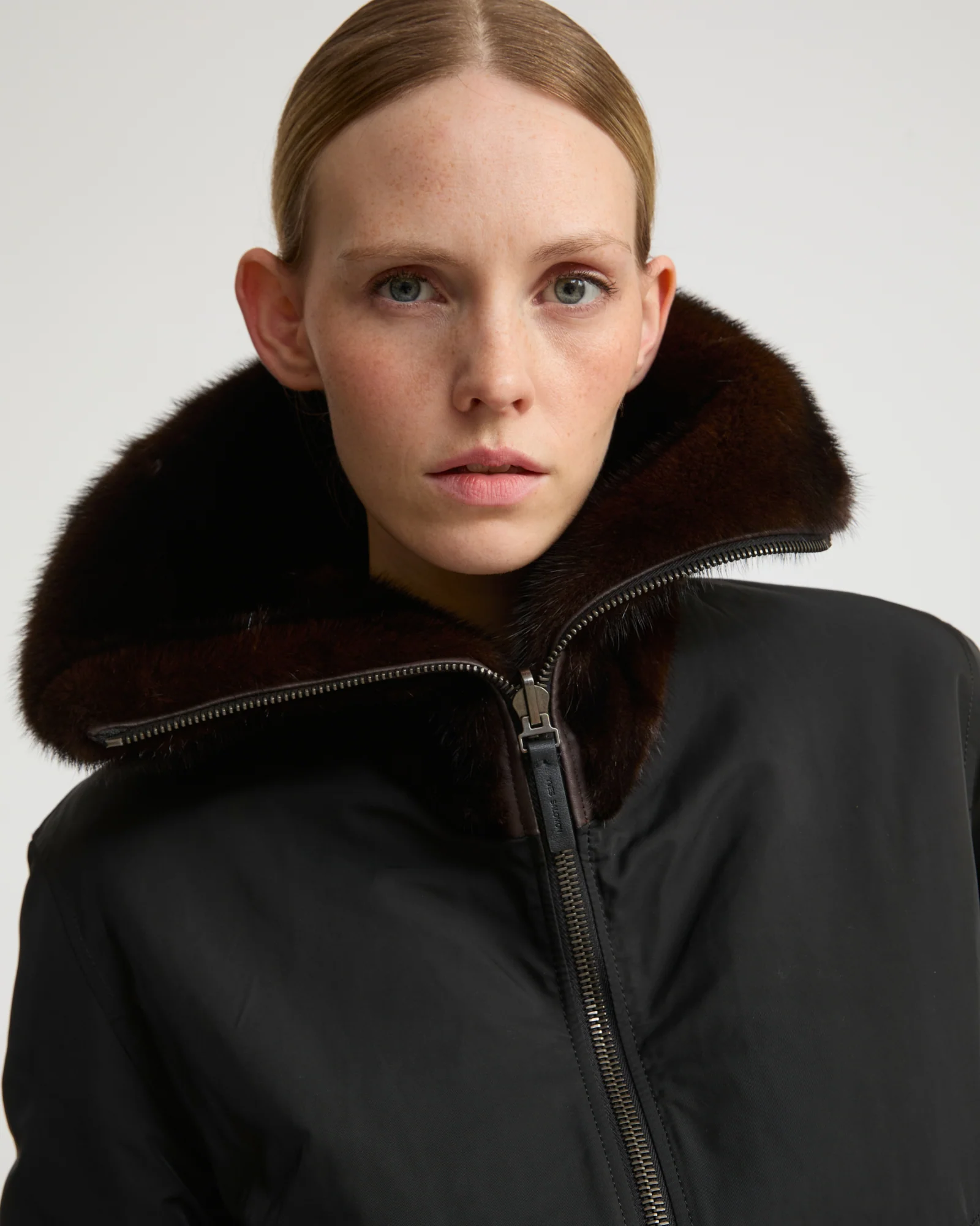 Veste réversible en tissu technique et fourrure de vison - Image 4